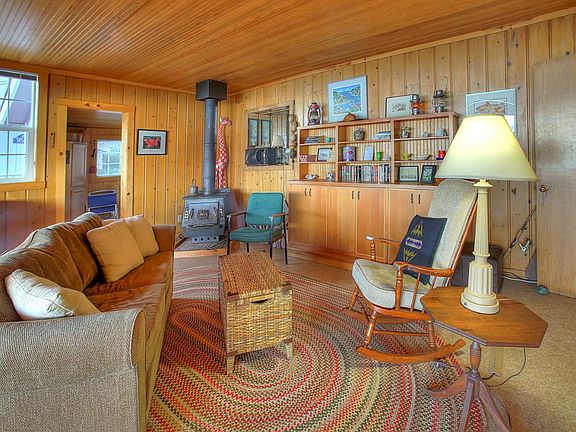 3rd image of 9519 Sunrise Beach Dr NW