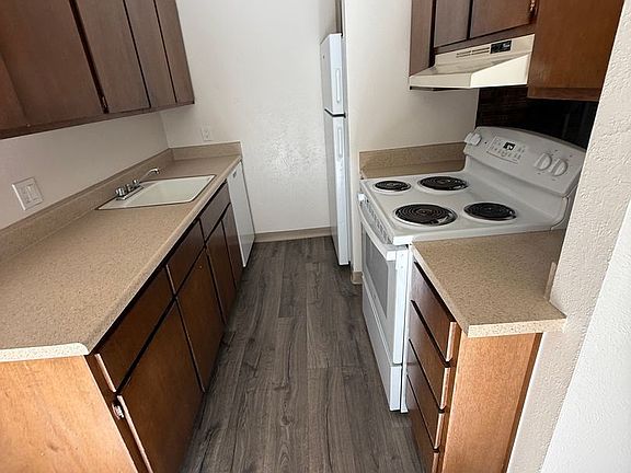 2nd image of 1260 Kalmia Ave #12