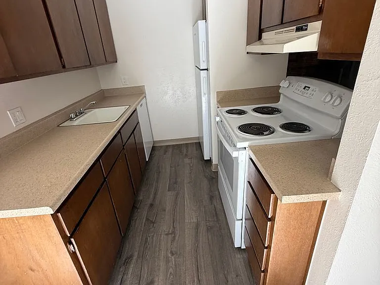 1260 Kalmia Ave — Photo 2