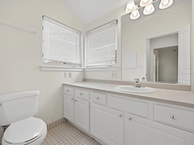 251 Carron St — Photo 18