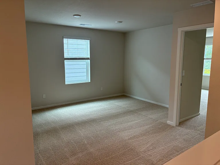 1104 SE 193rd Pl — Photo 4