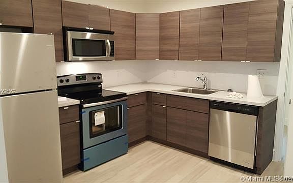 2nd image of 552 NE 61st St APT 6