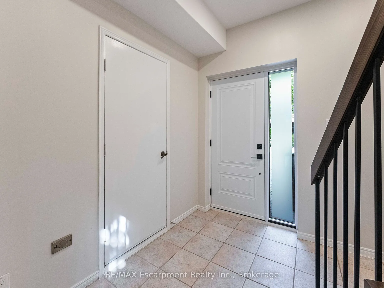 3 bed, $3,900 — Photo 4