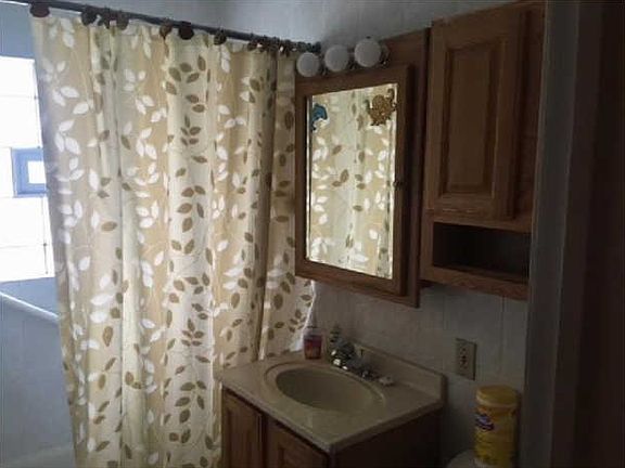 4th image of 5721 W 82nd Pl