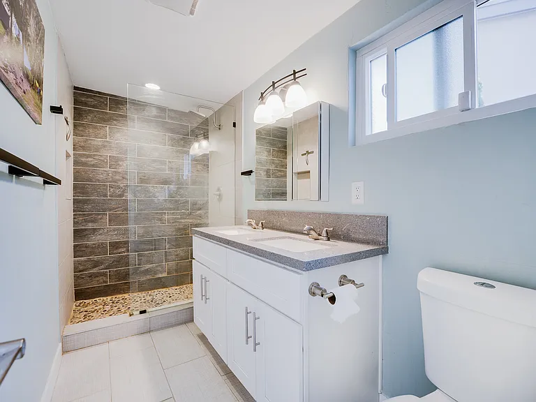 530 Kirtright St — Photo 29