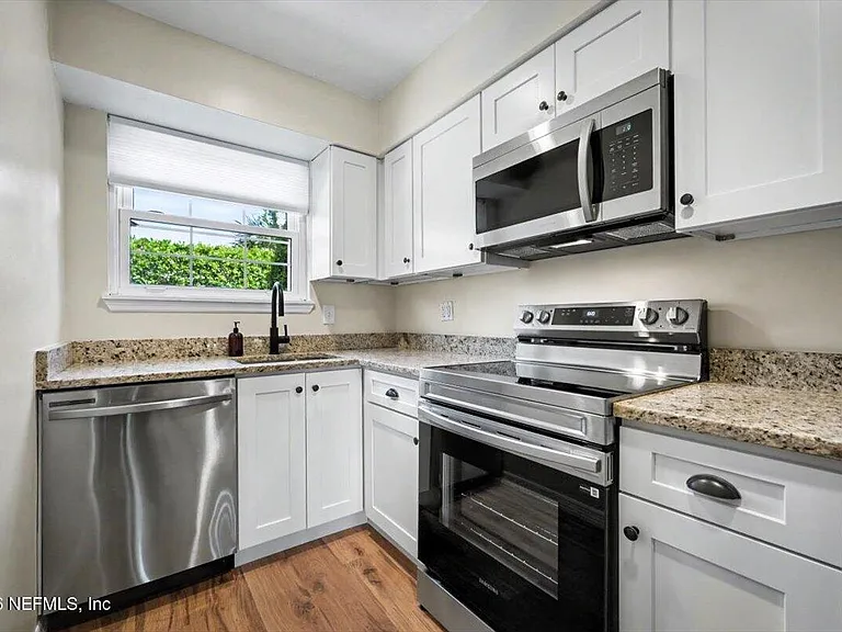 22 Comares Ave #6B — Photo 9