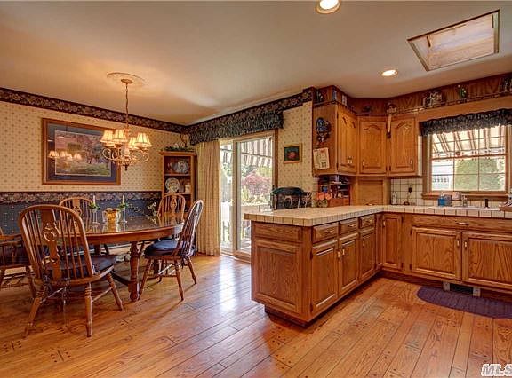 4th image of 1892 Park Dr