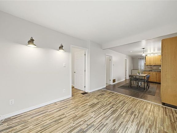 4th image of 107 Broadway