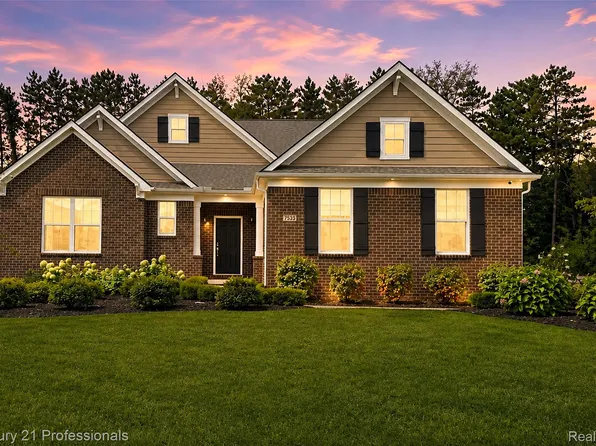 7533 Hardwood Cir, Canton, MI 48187