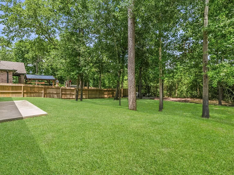 91 Wyndemere Dr — Photo 36