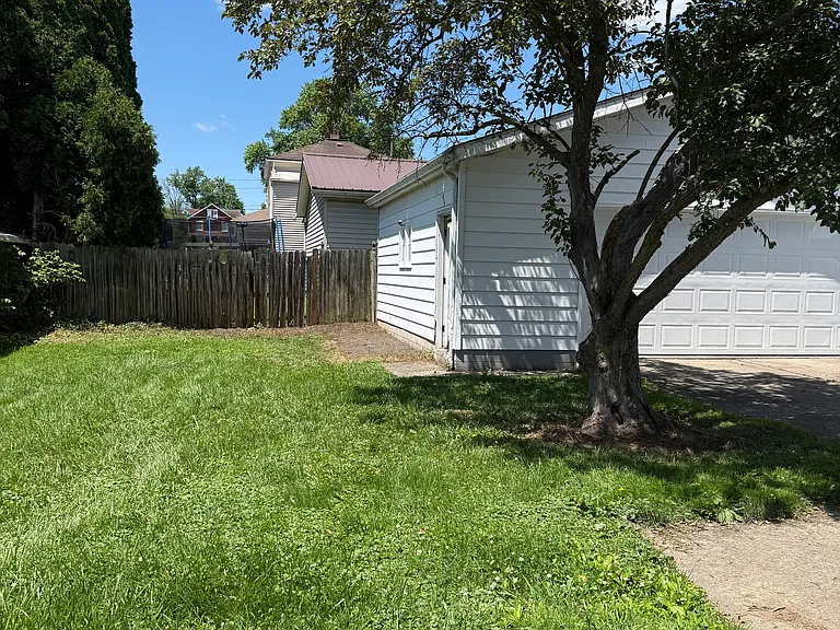 Small yard - low maintenance