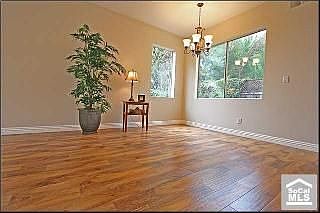 4th image of 8 Greenwich Ct