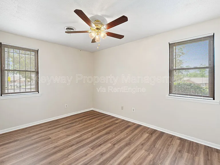 4537 Shawnee Dr — Photo 12