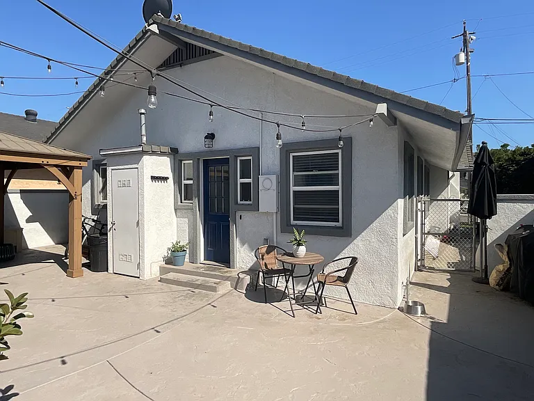1021 E Virginia Ter — Photo 4