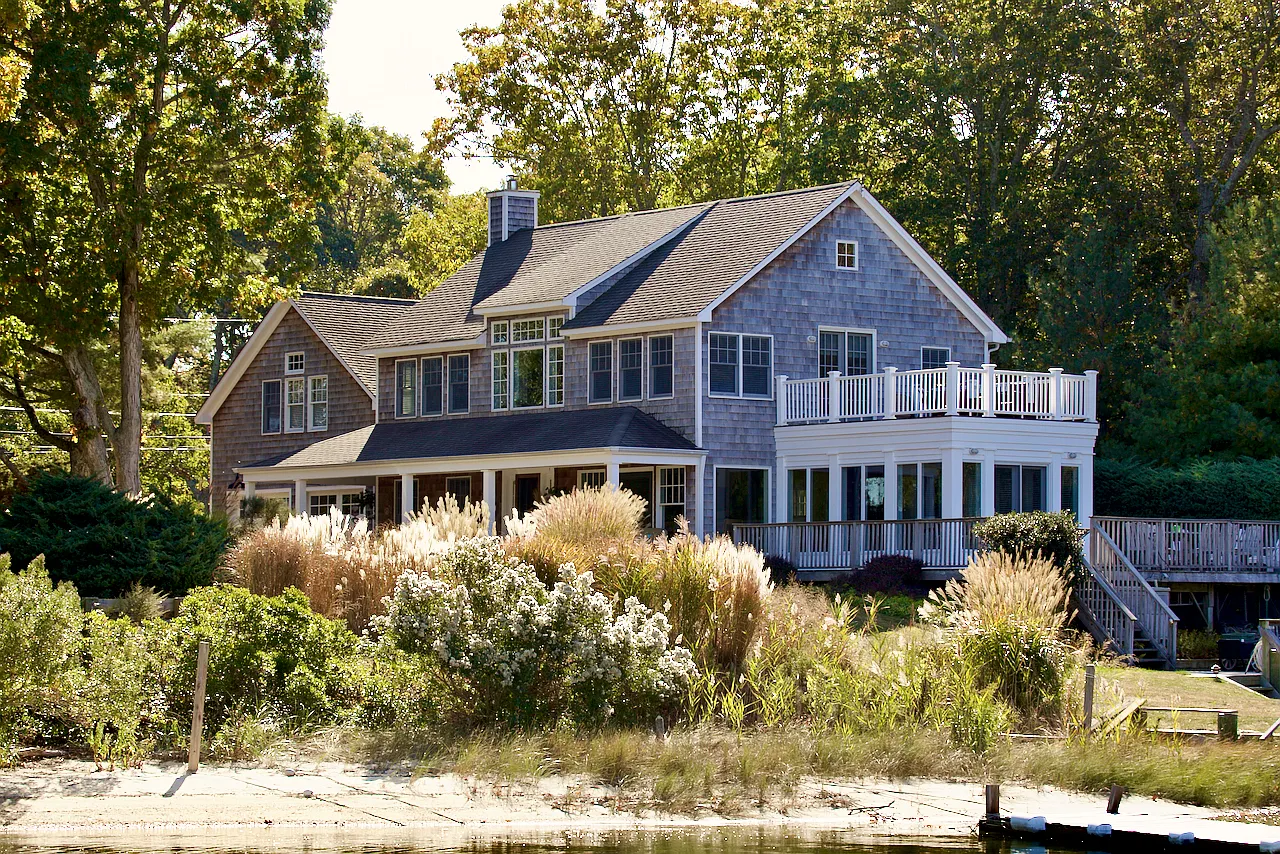 Waterfront Paradise — Photo 1