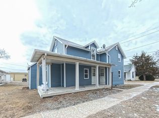 106 2nd St NW APT 3, Mitchellville, IA 50169