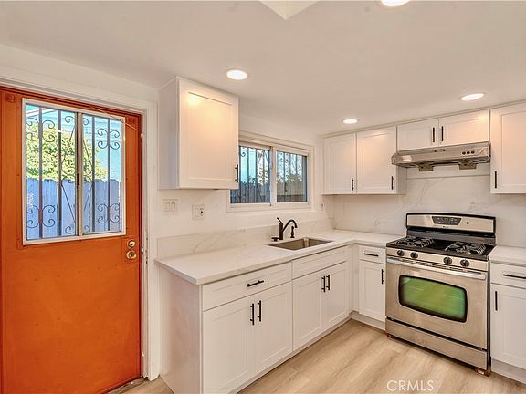 3rd image of 301 E Riggin St