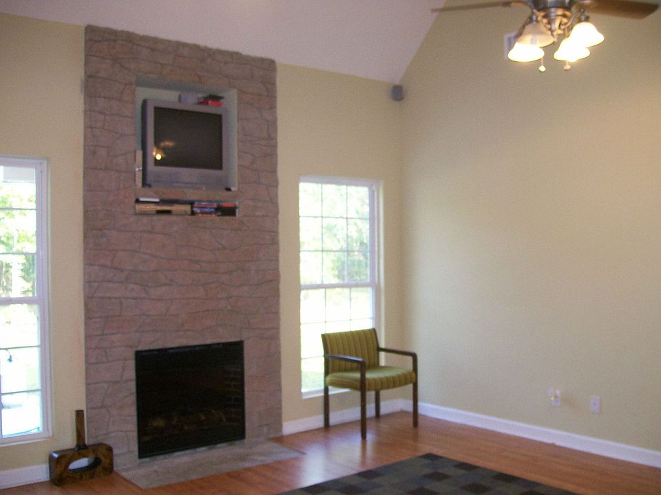 1st image of 920 Shirley Dr
