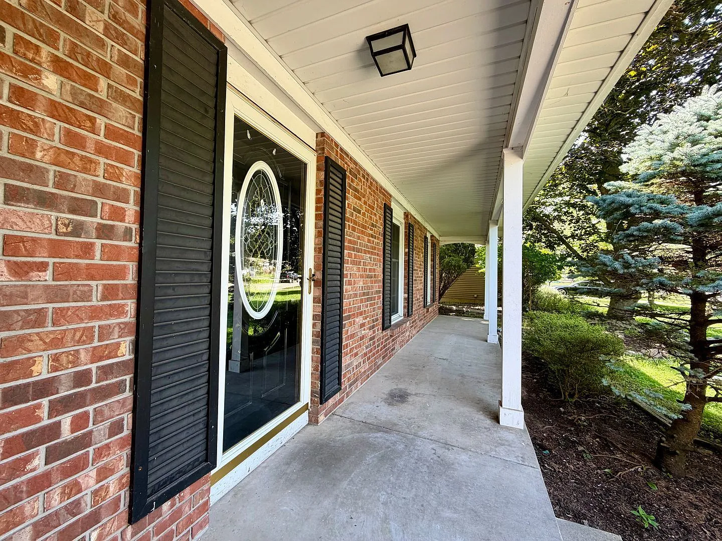3 bed, 2.5 bath, 2206 sqft, $2,250 — Photo 1