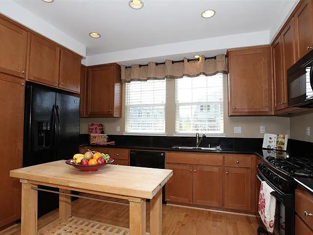 587 Montego Ter — Photo 14