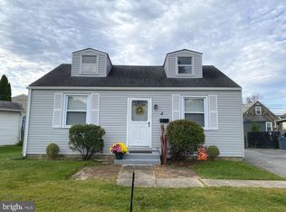 4 Love Ln, Norwood, PA 19074