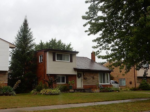 2nd image of 31002 Mackenzie Dr