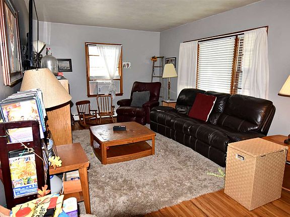 3rd image of 510 4th St NE