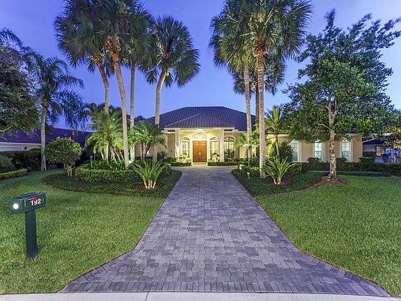 03_front-dusk_192 Thornton Drive