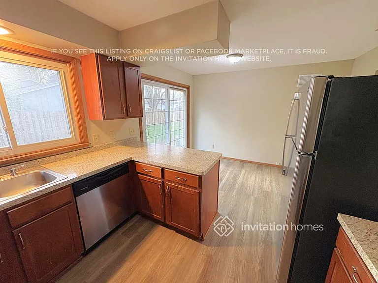 1411 Bidwell St — Photo 3