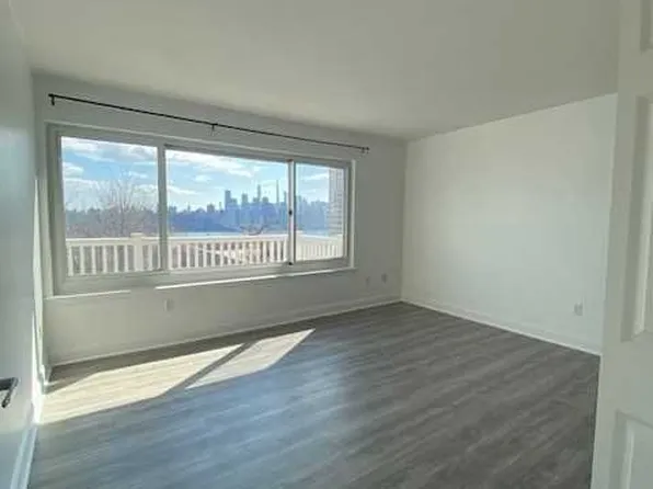 7430 Boulevard East image 17 of 18