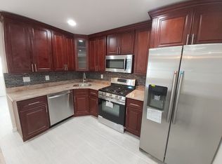 11 Reading Ln, Bethpage, NY 11714