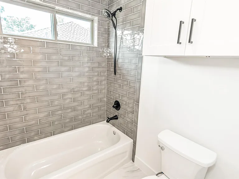 18219 Polo Meadow Dr — Photo 32