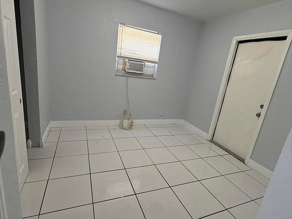 5th image of 720 SW 7th St APT 4