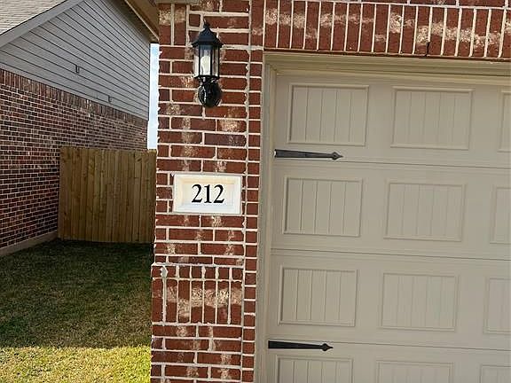3rd image of 212 Elm Patch Dr