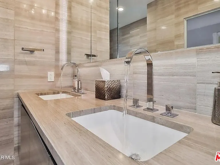 900 W Olympic Blvd #34D — Photo 29