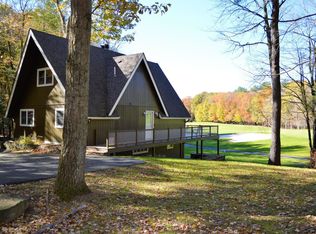 175 Cloud Crest Dr, Greentown, PA 18426