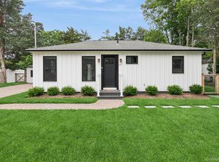 16 Winnie Rd, Center Moriches, NY 11934