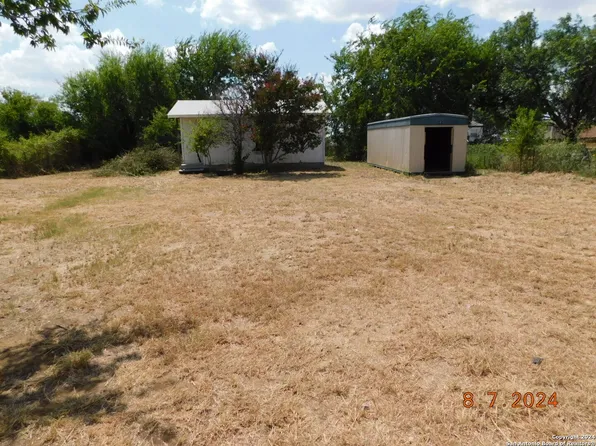 100 Lakeview Dr. LOT 68, Pleasanton, TX 78064