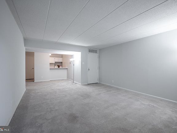 2nd image of 2525 Huntington Ave #18
