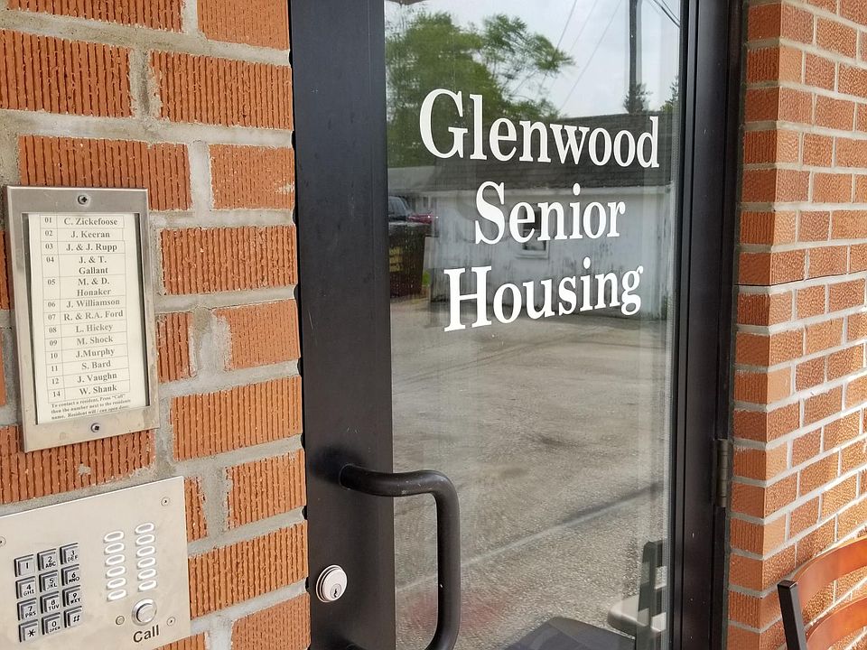 1st image of 301 Glenwood Dr