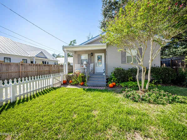 443 Bills Ave, Ocean Springs, MS 39564