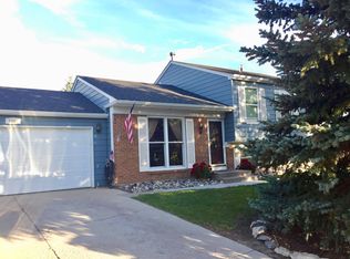 1205 Hilltop Ct, Gillette, WY 82718