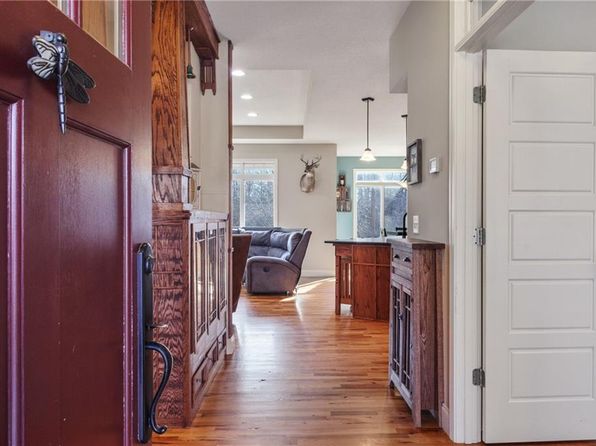 825 Signature Dr, Mount Airy, GA 30563