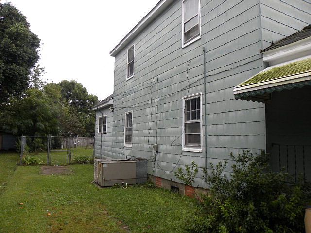 2nd image of 806 Vance St