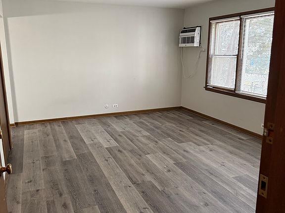 3rd image of 1323 Elgin Ave Rear 1
