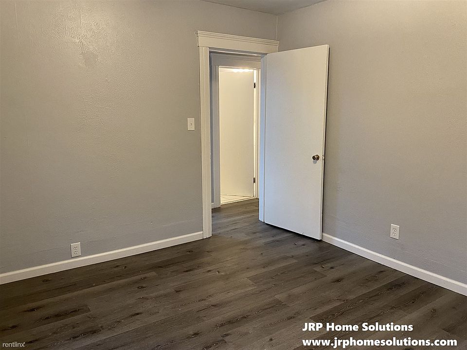 Bedroom 1 (2)