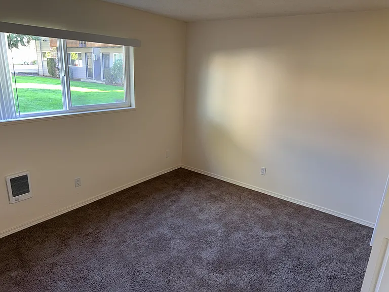 #245 VILLAGE GREEN APTS — Photo 9