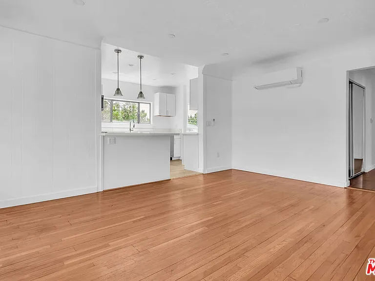 8300 Blackburn Ave — Photo 5