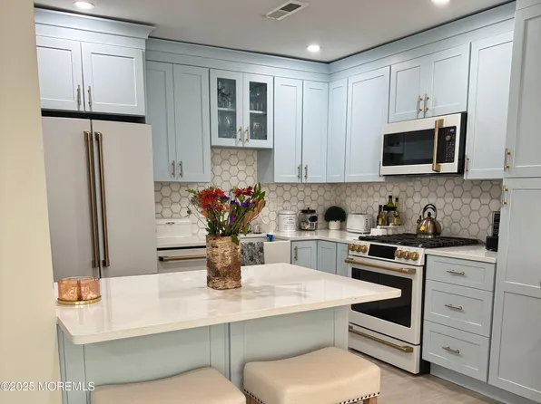 60 Privet Place, Red Bank, NJ 07701