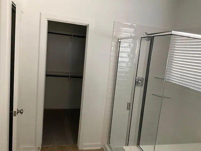4 bed, 2.5 bath, 2900 sqft, $2,500 — Photo 3